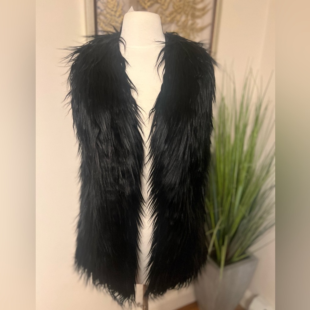 Chic Black Faux Fur Vest